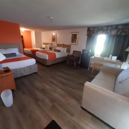 Howard Johnson By Wyndham Woodstock Nb Экстерьер фото