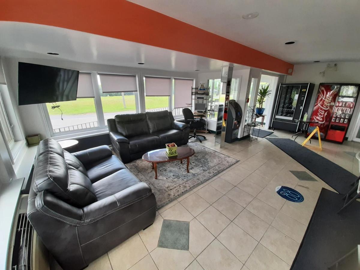 Howard Johnson By Wyndham Woodstock Nb Экстерьер фото