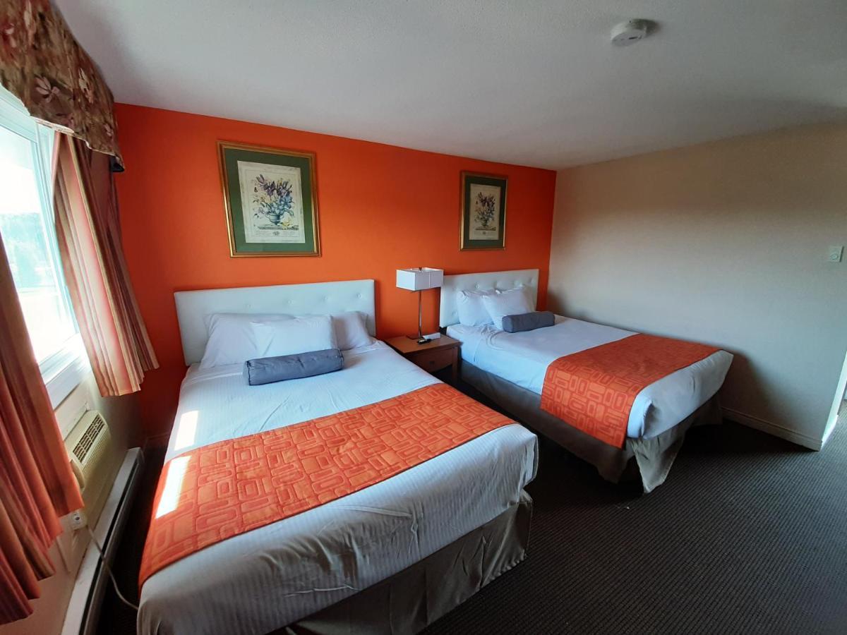 Howard Johnson By Wyndham Woodstock Nb Экстерьер фото