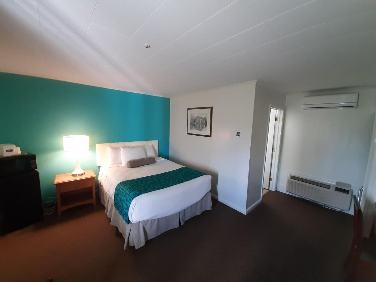 Howard Johnson By Wyndham Woodstock Nb Экстерьер фото