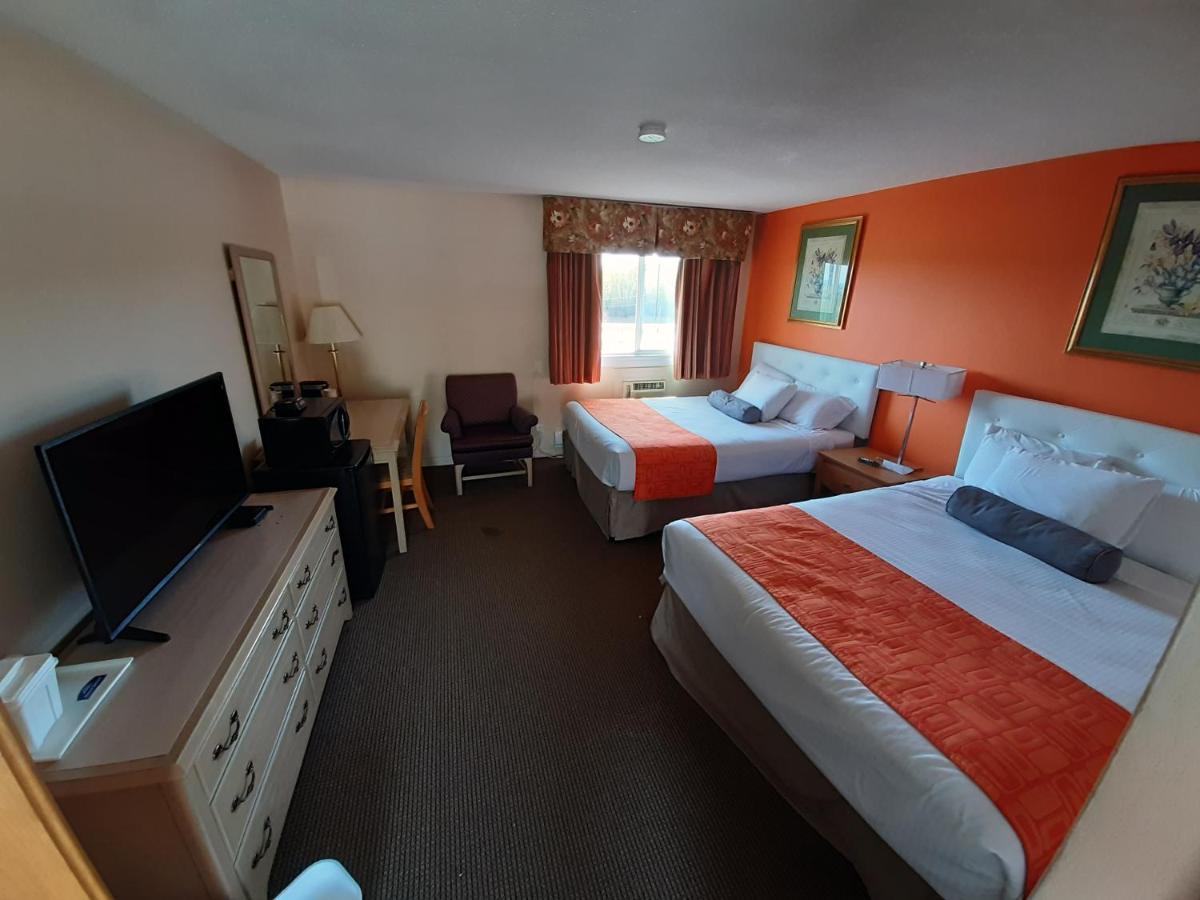 Howard Johnson By Wyndham Woodstock Nb Экстерьер фото
