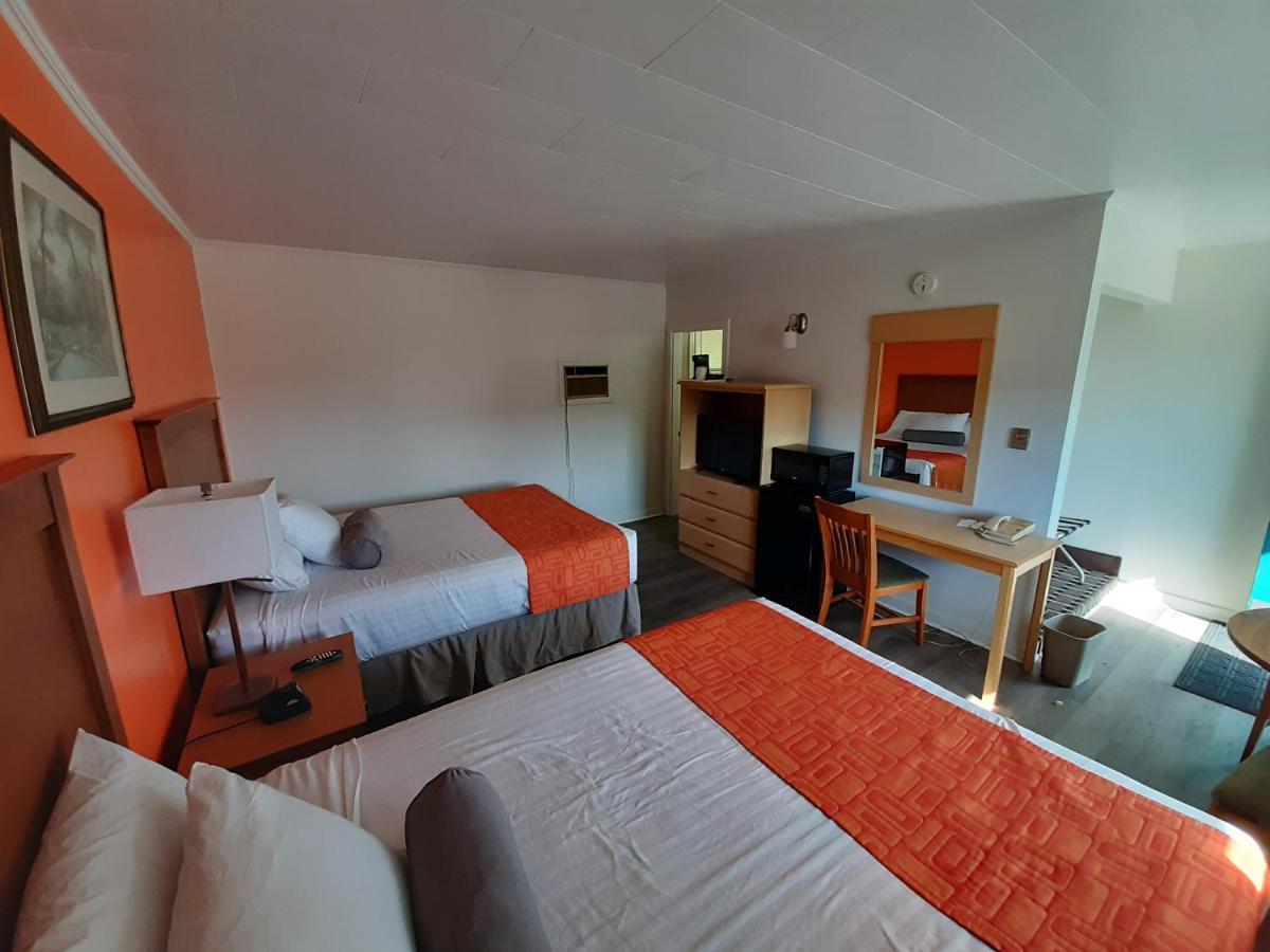 Howard Johnson By Wyndham Woodstock Nb Экстерьер фото