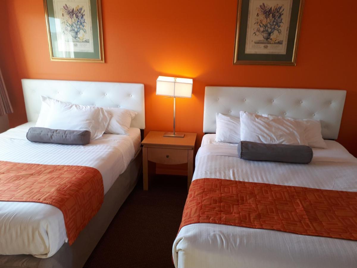 Howard Johnson By Wyndham Woodstock Nb Экстерьер фото