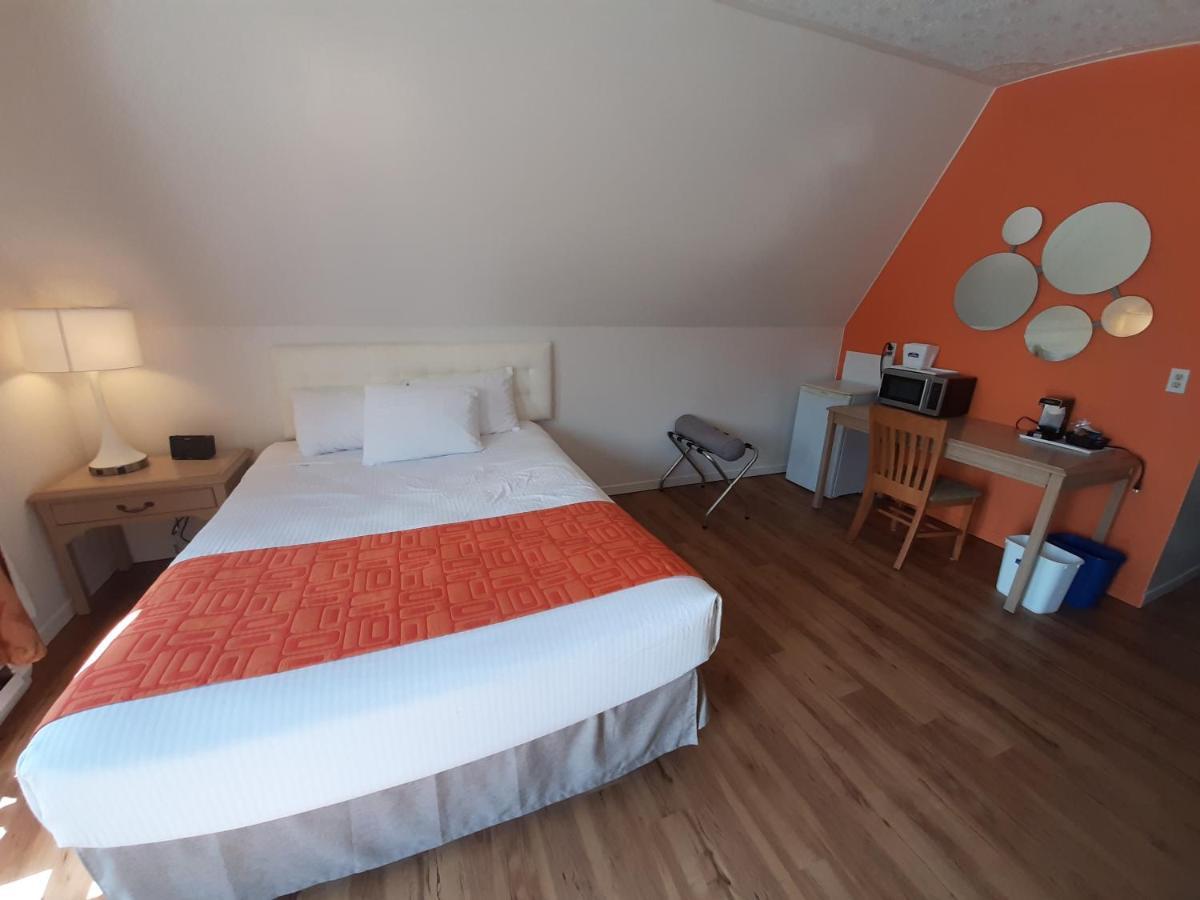 Howard Johnson By Wyndham Woodstock Nb Экстерьер фото