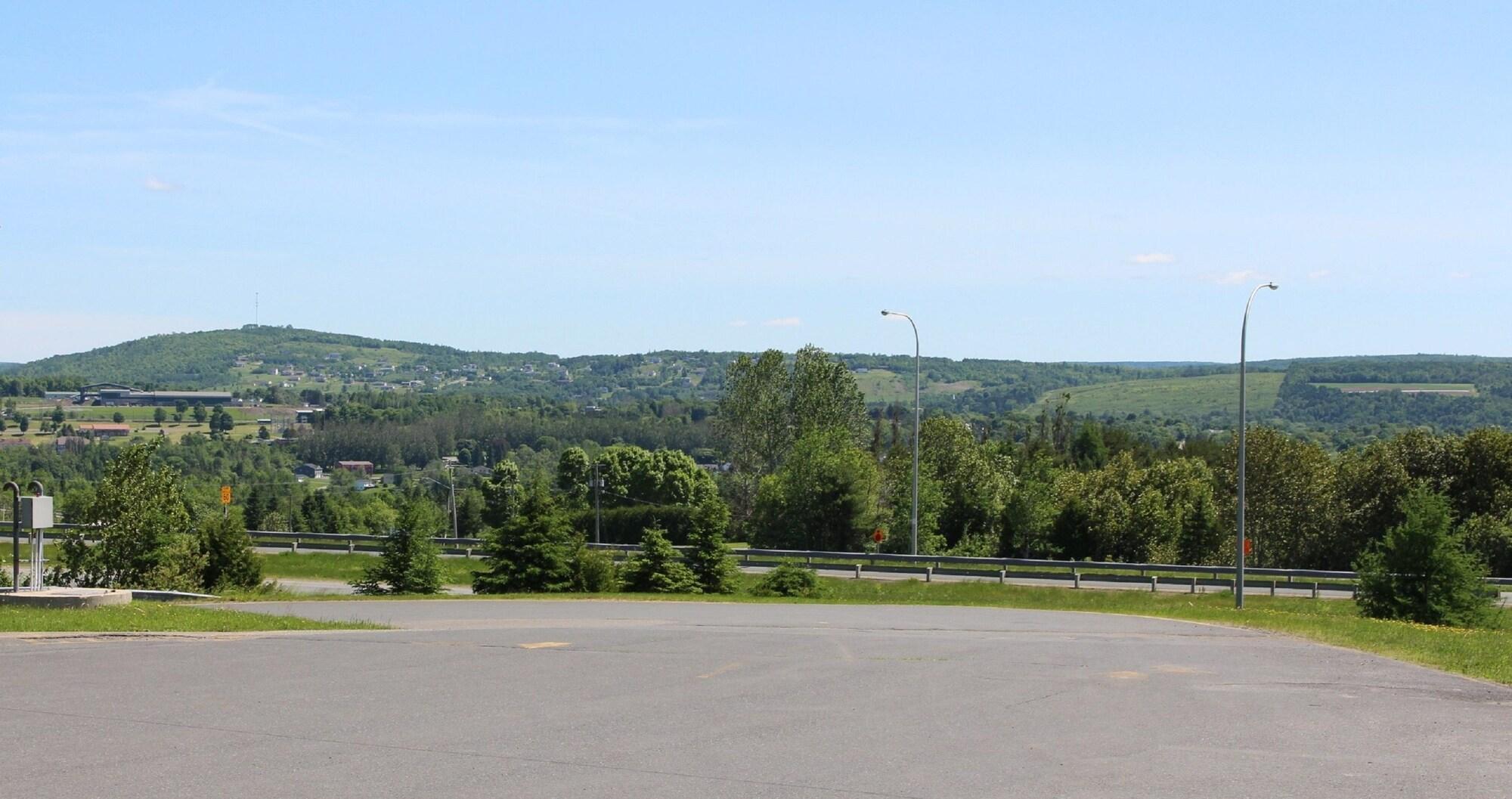 Howard Johnson By Wyndham Woodstock Nb Экстерьер фото